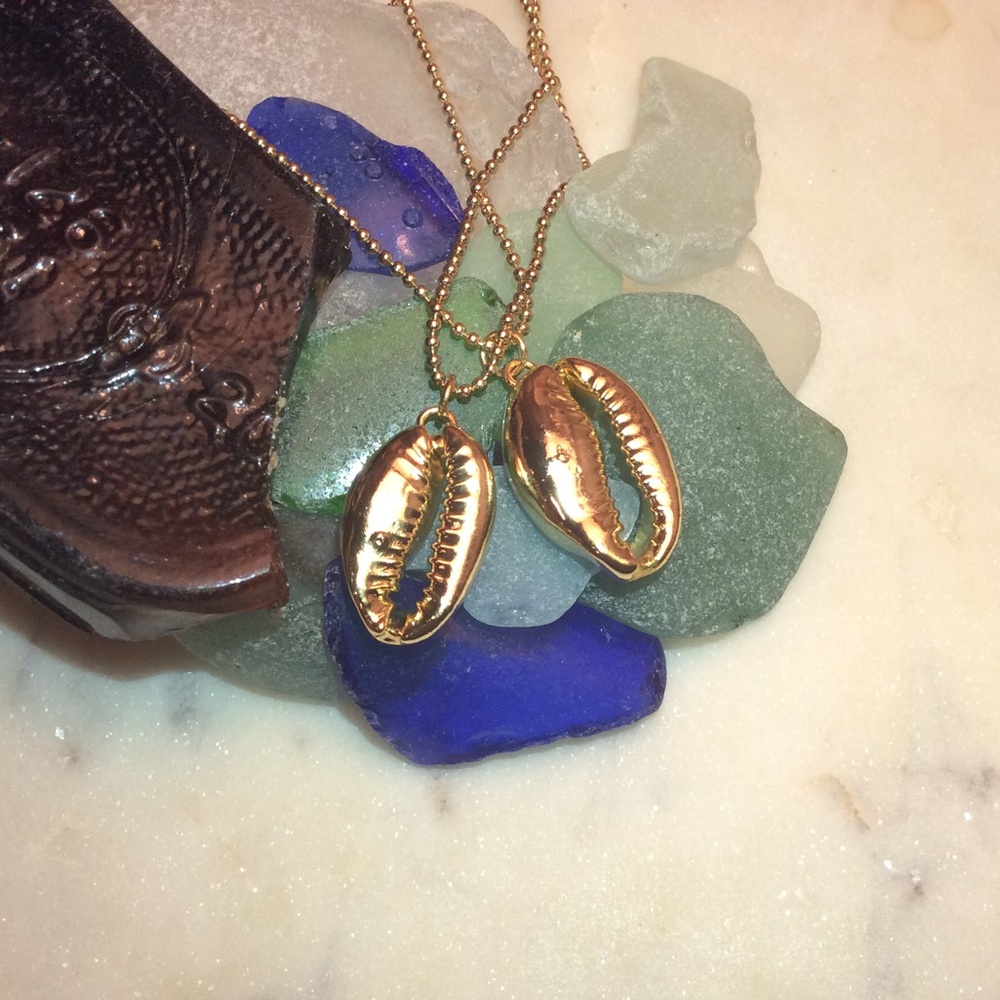 14k Gold-Dipped Genuine Cowrie Shell Necklace - Picture 3 of 6